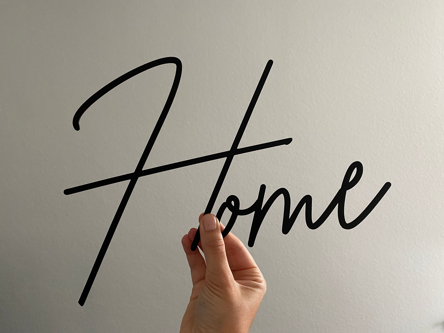 3D Wanddeko "Home" | Minimalistischer Schriftzug für Eingangsbereich & Flur | ohne Bohren | Geschenk zum Einzug | ultraleicht und nachhaltig